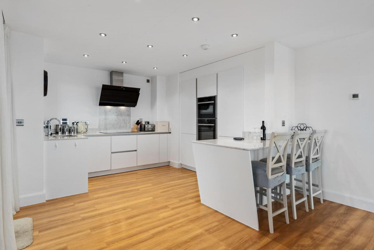 Apartment 8 Waterstone House - Luxury Apartment, Sea Views, Pet Friendly Тенби Екстериор снимка