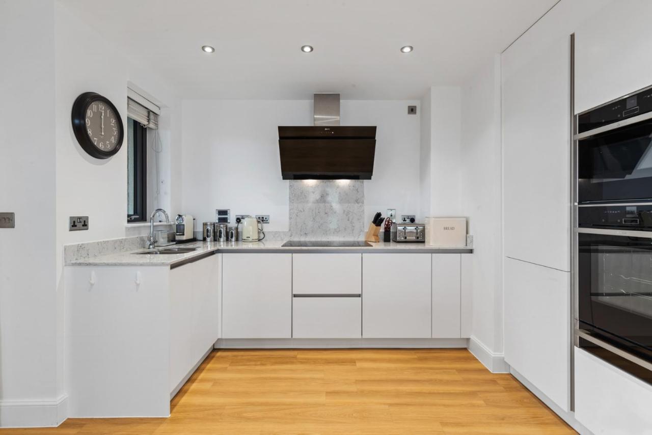 Apartment 8 Waterstone House - Luxury Apartment, Sea Views, Pet Friendly Тенби Екстериор снимка