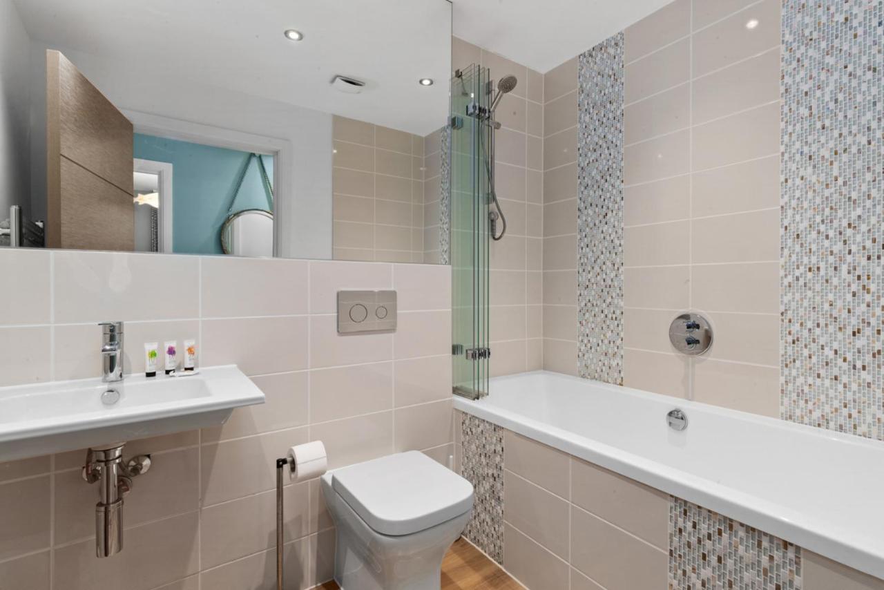 Apartment 8 Waterstone House - Luxury Apartment, Sea Views, Pet Friendly Тенби Екстериор снимка